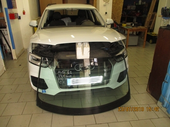 Čelní sklo Audi q3