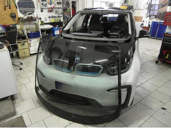 Čelní sklo BMW i3