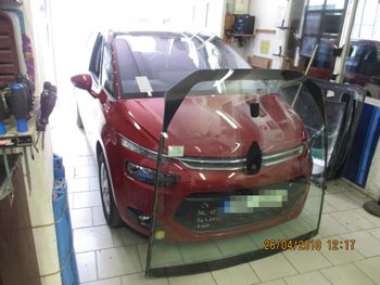 Čelní sklo Citroen Picasso