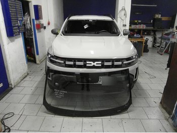 Čelní sklo Dacia Duster