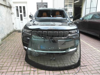 Čelní sklo Jeep Grand Cherokee