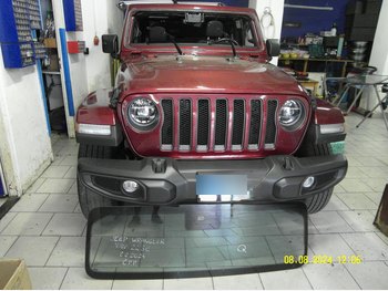 Čelní sklo Jeep Wrangler