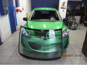 Čelní sklo Mazda 2