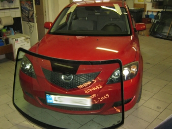 Čelní sklo Mazda 3