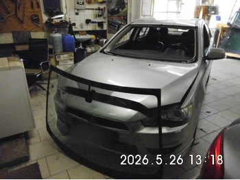 Čelní sklo Mitsubishi Lancer