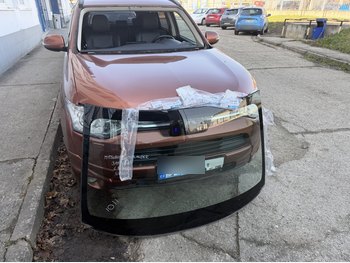 Čelní sklo Mitsubishi Outlander