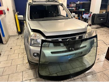 Čelní sklo Nissan X-Trail