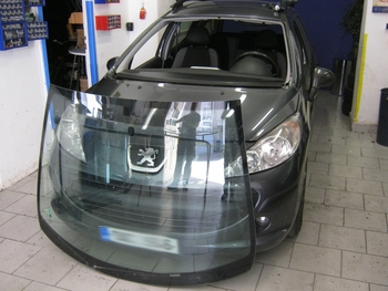 Čelní sklo Peugeot 207