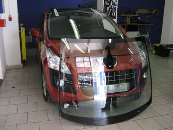 Čelní sklo Peugeot 3008