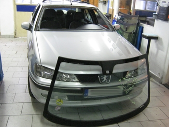 Čelní sklo Peugeot 406