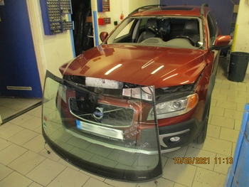 Čelní sklo Volvo xc70